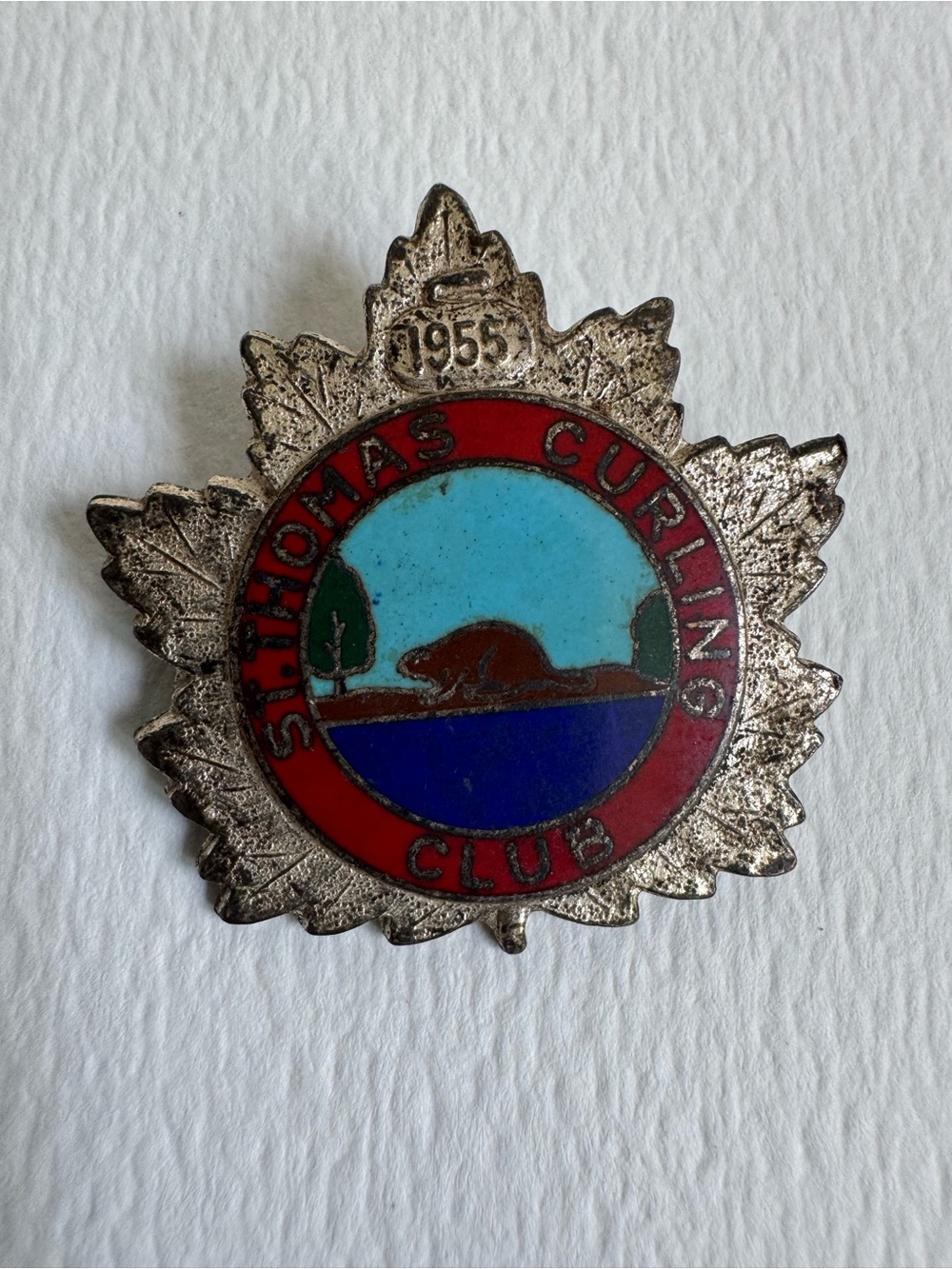 St. Thomas Curling Club Vintage Leaf Pin - Red, Light Blue, Dark Blue, Green